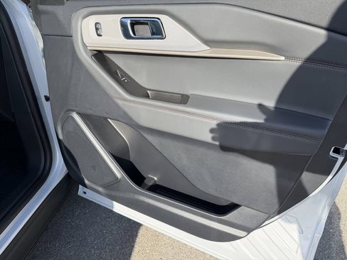 New 2026 Ford Explorer Active w/ Active Comfort Package RWD image 9