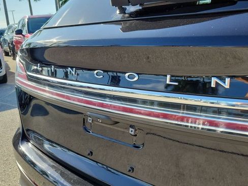 Certified 2022 Lincoln Nautilus FWD w/ Premium Package image 7