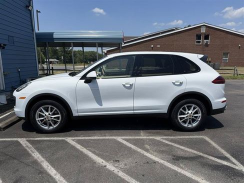 Used 2016 Porsche Cayenne AWD/4WD image 6
