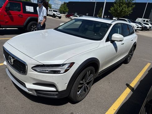 Used 2018 Volvo V90 T5 Cross Country w/ Convenience Package AWD/4WD image 1