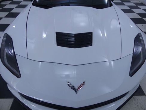 Used 2019 Chevrolet Corvette Stingray Coupe w/ Carbon Flash Badge Package RWD image 30