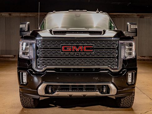 Used 2022 GMC Sierra 2500 Denali w/ Denali Black Diamond Edition image 2