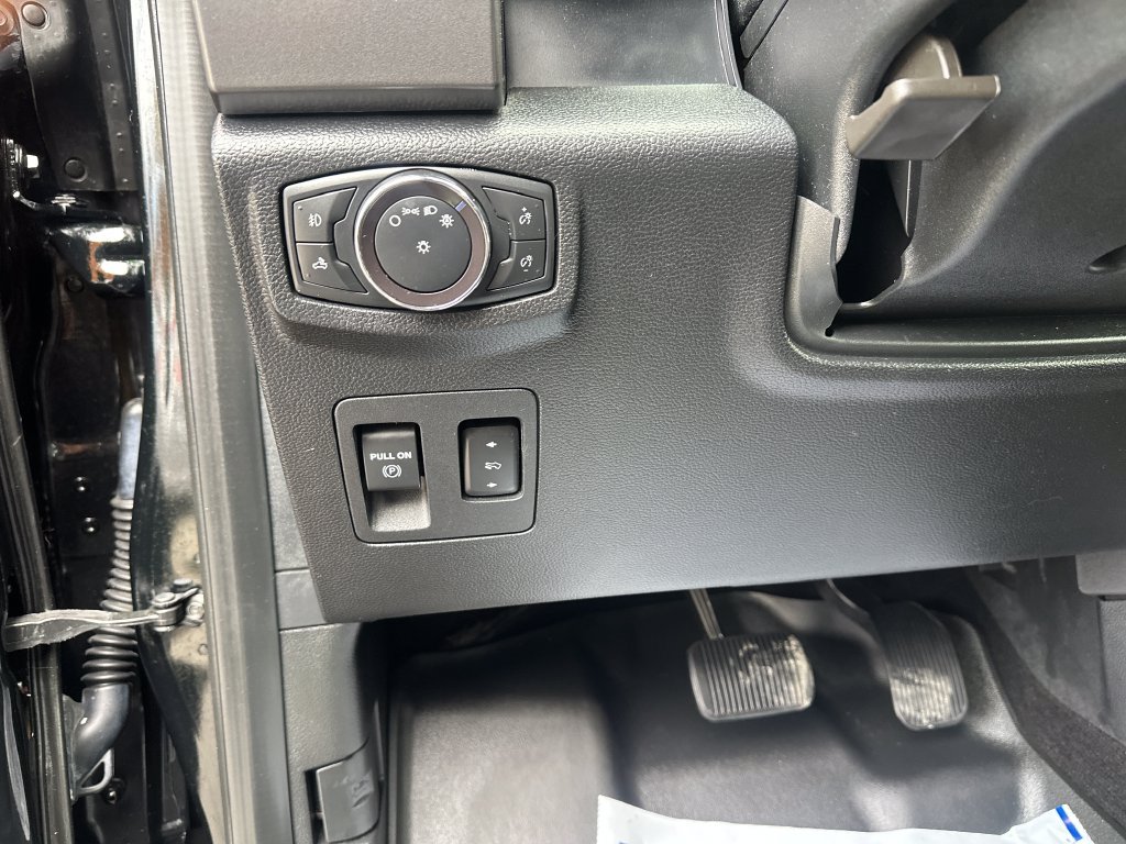 Used 2018 Ford F150 XLT w/ Equipment Group 302A Luxury AWD/4WD image 13