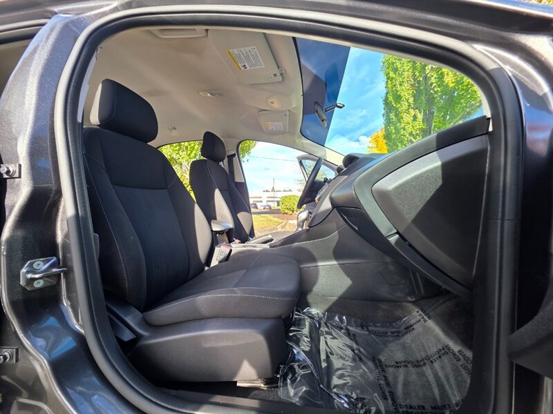 Used 2018 Ford Focus SE w/ Cold Weather Package FWD image 16