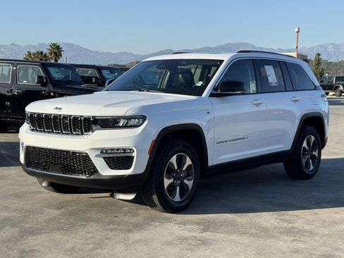 Used 2022 Jeep Grand Cherokee Limited 4xe image 3