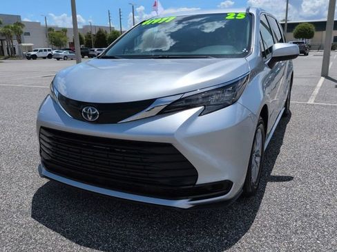 Certified 2025 Toyota Sienna LE FWD image 8