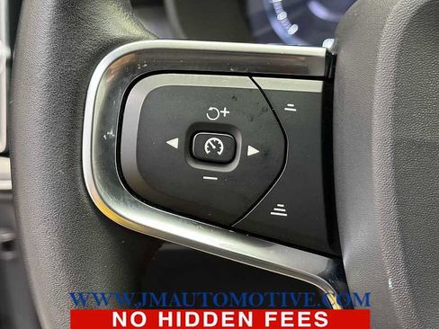 Used 2019 Volvo XC40 T5 Momentum image 37