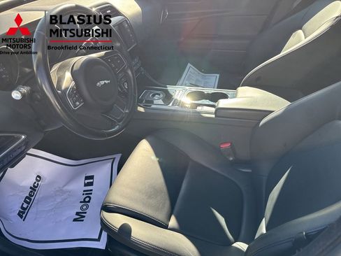 Used 2017 Jaguar XE Premium RWD image 17