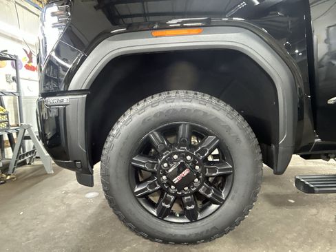 Used 2024 GMC Sierra 2500 AT4 w/ AT4 Premium Plus Package image 32