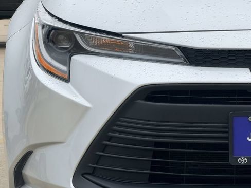 Used 2024 Toyota Corolla LE FWD image 3