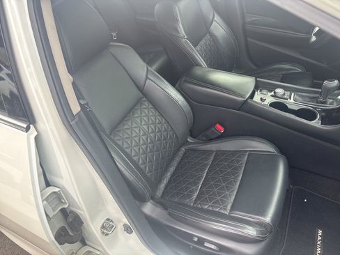 Used 2016 Nissan Maxima Platinum FWD image 11