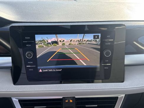 Certified 2025 Volkswagen Taos SE w/ Panoramic Sunroof Package FWD image 24