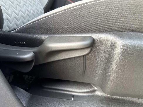 Used 2022 Chevrolet Equinox LS w/ LS Convenience Package image 22