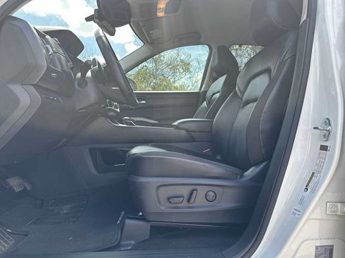 Used 2023 Nissan Pathfinder SL AWD/4WD image 2