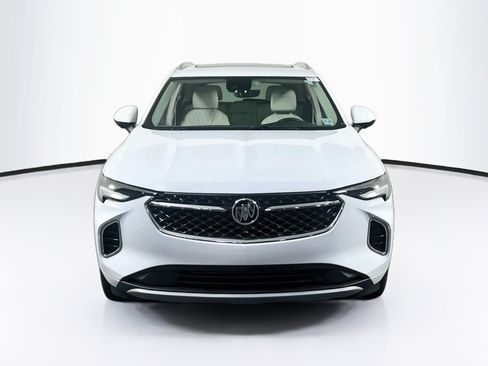 Used 2022 Buick Envision Avenir w/ Technology Package II FWD image 2