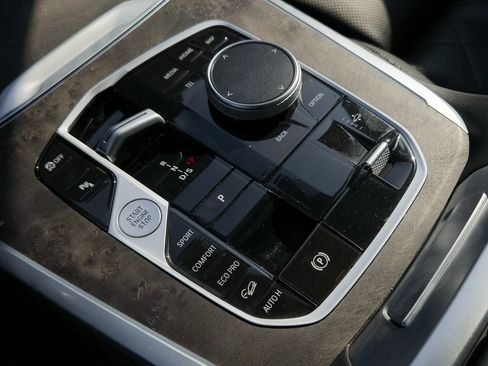 Used 2023 BMW X7 xDrive40i w/ Climate Comfort Package image 15