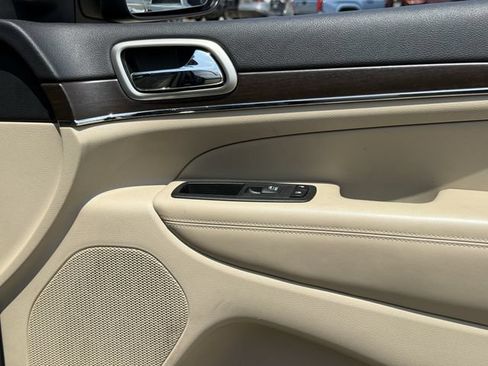 Used 2017 Jeep Grand Cherokee Limited AWD/4WD image 30