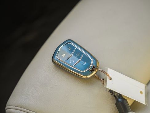 Used 2017 Cadillac XT5 FWD image 39