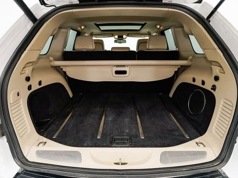 Used 2014 Jeep Grand Cherokee Limited w/ Luxury Group II image 32
