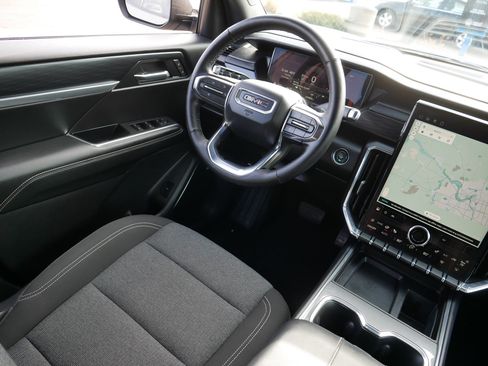 Used 2025 GMC Acadia Elevation image 9