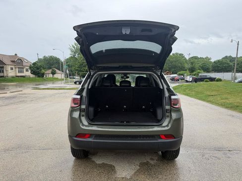 Used 2019 Jeep Compass Latitude w/ Popular Equipment Group AWD/4WD image 8