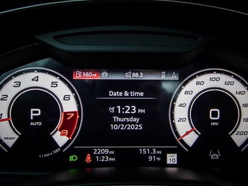 Used 2025 Audi RS Q8 performance image 43