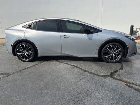 Used 2023 Toyota Prius XLE FWD image 9