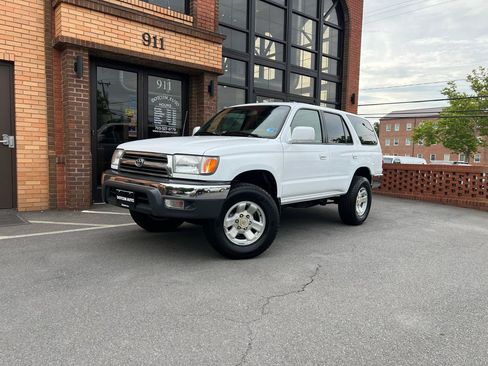 Used 1999 Toyota 4Runner SR5 AWD/4WD image 2