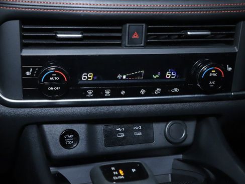 Certified 2025 Nissan Rogue SV image 25