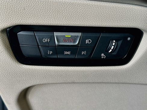 Used 2025 BMW 330i Sedan RWD image 17