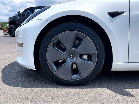 Used 2022 Tesla Model 3 Long Range AWD/4WD image 2