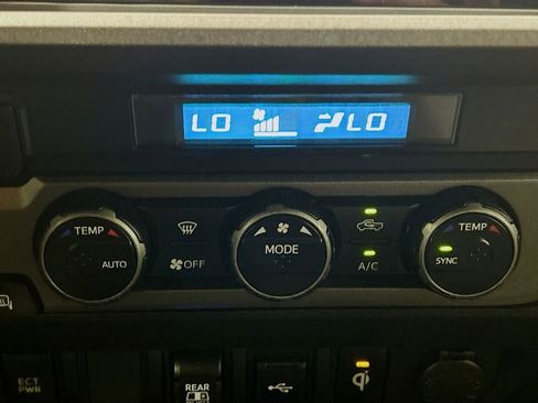 Used 2023 Toyota Tacoma TRD Off-Road AWD/4WD image 13