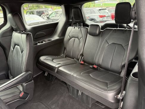 Used 2025 Chrysler Pacifica Select FWD image 15