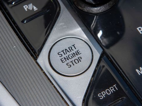 Used 2023 BMW X6 xDrive40i w/ M Sport Package image 32