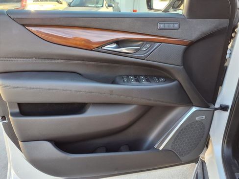 Used 2019 Cadillac Escalade Luxury image 22