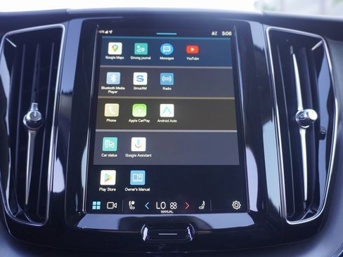 Used 2024 Volvo XC60 B5 Core image 16