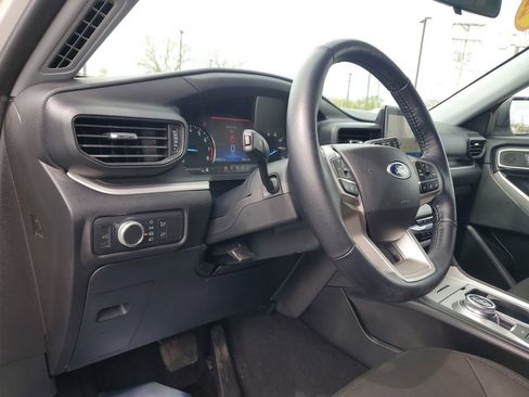 Used 2022 Ford Explorer XLT image 17