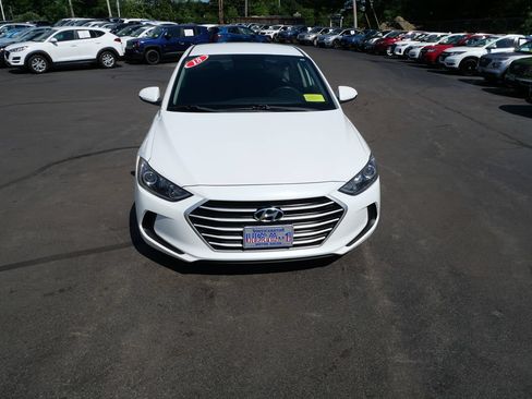 Used 2018 Hyundai Elantra SE FWD image 3