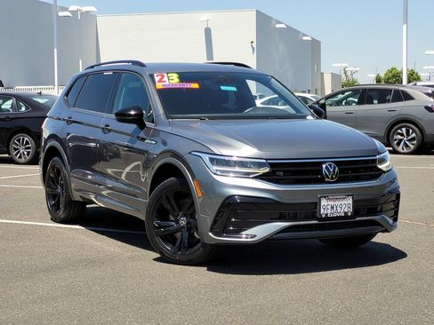 Used 2023 Volkswagen Tiguan SE R-Line FWD image 2