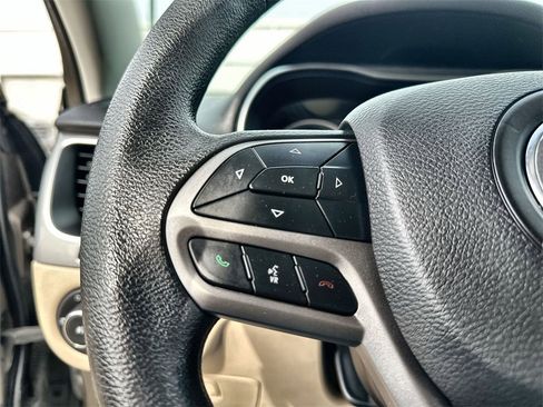 Used 2019 Jeep Cherokee Latitude w/ Popular Appearance Group image 31