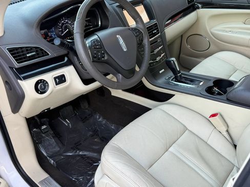 Used 2019 Lincoln MKT AWD image 13