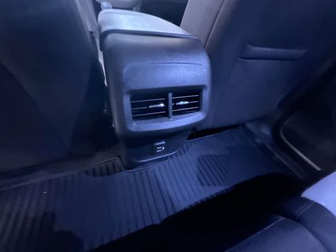 Used 2023 Chevrolet Equinox LS image 38