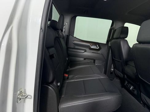 Used 2025 GMC Sierra 1500 SLT AWD/4WD image 18