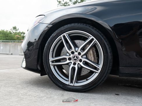 Used 2018 Mercedes-Benz E 300 4MATIC w/ AMG Line Exterior image 9