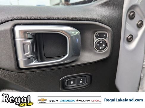 Used 2024 Jeep Wrangler Sport S image 15