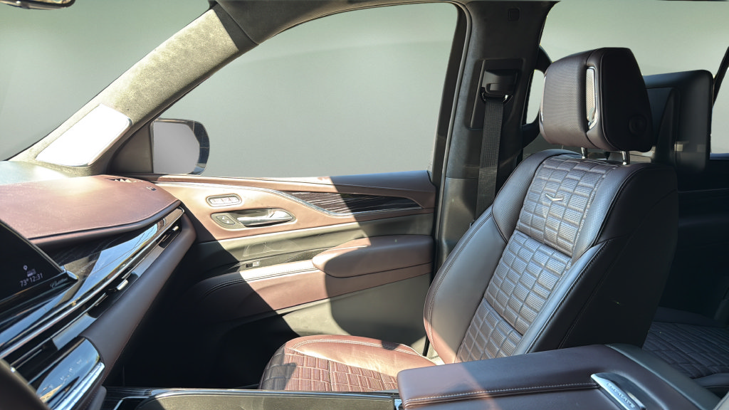 Certified 2023 Cadillac Escalade V w/ Heavy-Duty Trailer Package AWD/4WD image 20