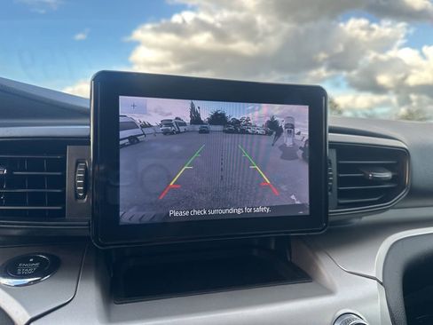 Used 2021 Ford Explorer XLT image 18