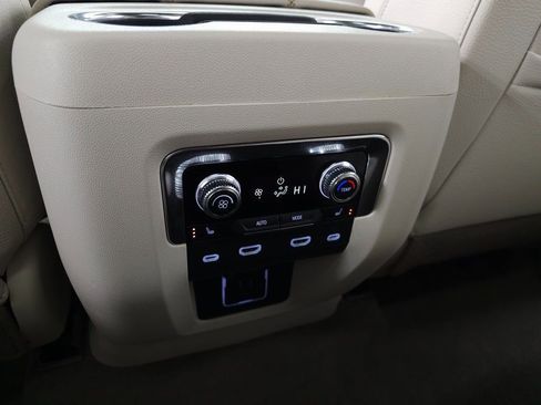 Used 2023 GMC Yukon Denali w/ Advanced Technology Package image 41