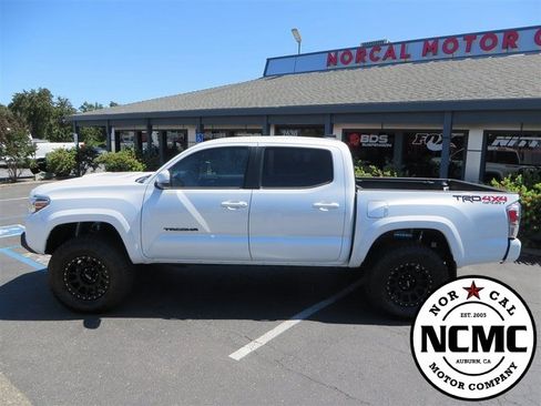 Used 2021 Toyota Tacoma TRD Sport image 10