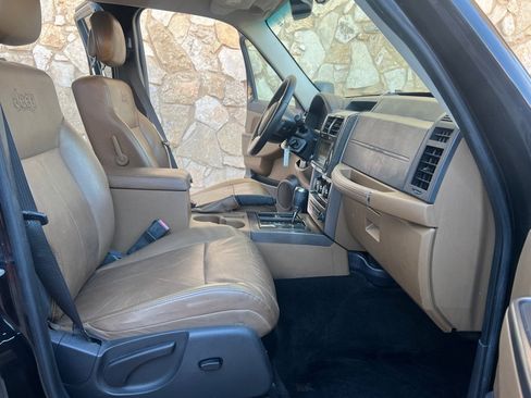 Used 2011 Jeep Liberty Limited w/ Exterior Appearance Group RWD image 13